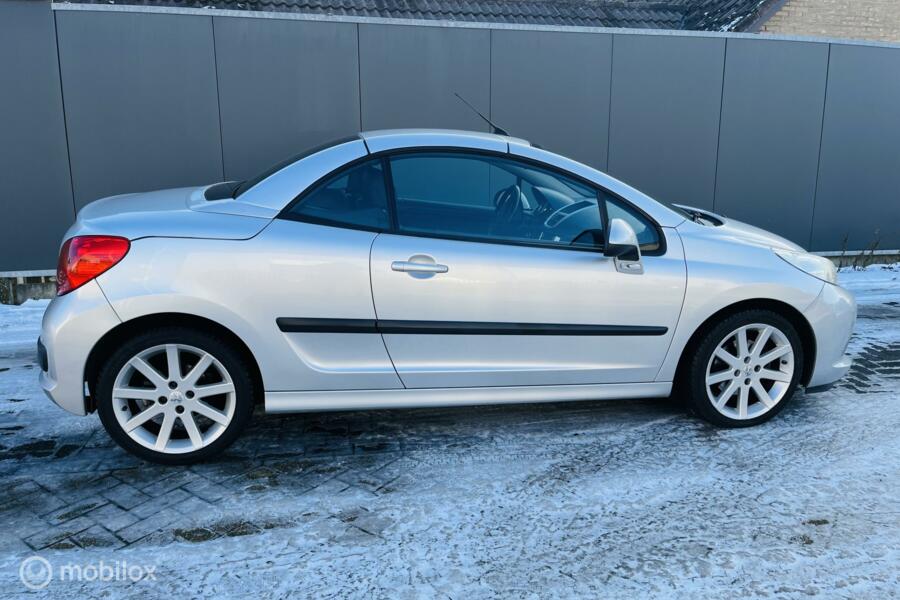 Peugeot 207 CC 1.6 VTi Féline/automaat/clima/trekhaak/17inch