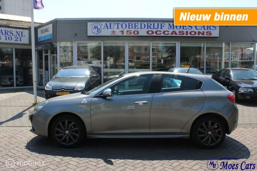 Alfa Romeo Giulietta 1.4 T DISTINCTIVE / PDC / CLIMATE / NAVI