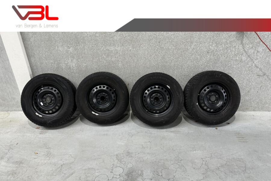 Winterbandenset Mitsubishi ASX Vredestein 215/65R16