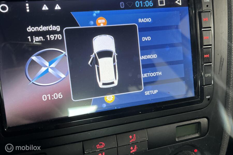 Volkswagen Golf 1.6 FSI Sportline grote scherm