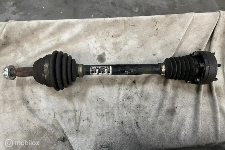 Aandrijfas linksvoor Volkswagen Polo 6N2 1.4  ('99-'02)