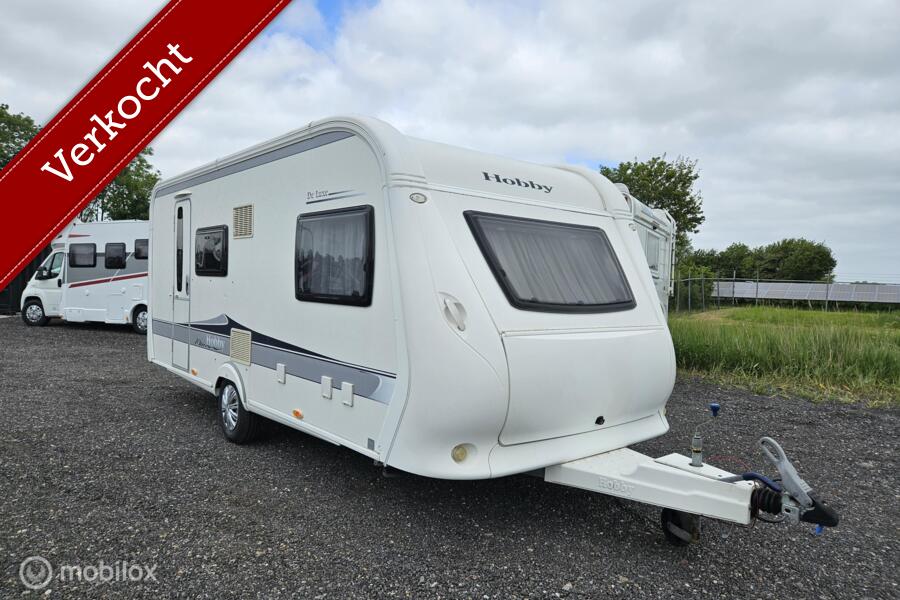 HOBBY DE LUXE 490 KMF VOORTENT,BOILER,VLOERVERWARMING,TOILET
