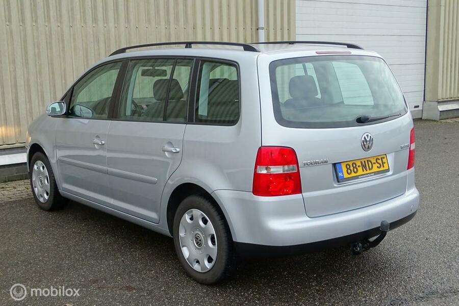 Volkswagen Touran 1.6-16V FSI