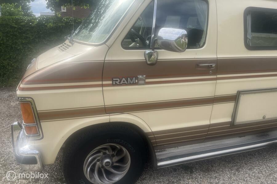 Dodge b250 fiesta camper