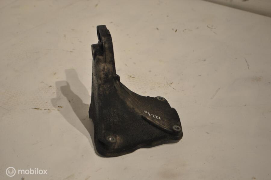Motorsteun achter Seat Inca Bestel 9K 1.9 D 1H0199354A