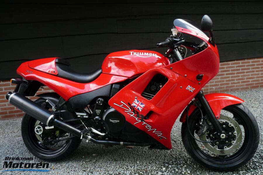 Triumph Daytona 900