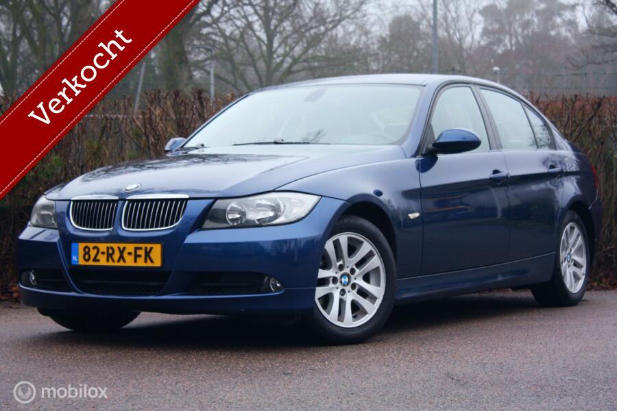 Youngtimer BMW 320i Sedan Dynamic Exec | bruin leer/navi