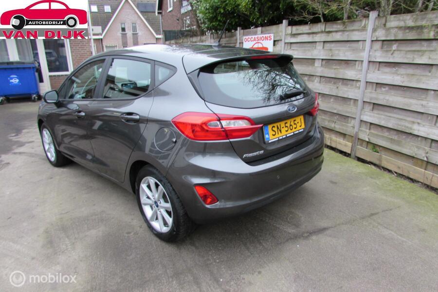 Ford Fiesta 1.1  Navi ,PDC, LM velgen