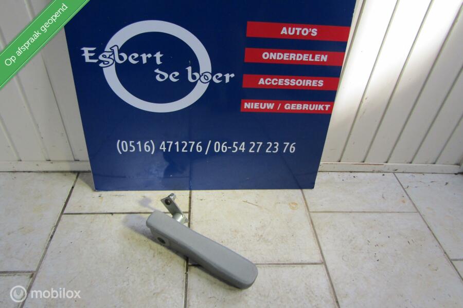 Armsteun rechtsvoor past op bijna iedere stoel auto bus etc