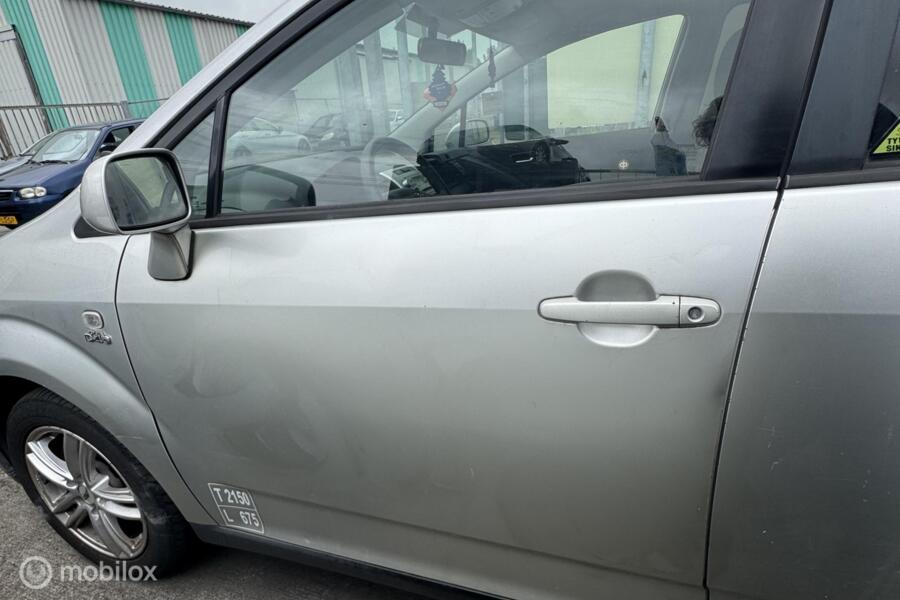 deur linksvoor grijs Toyota Corolla Verso ('02-'06)