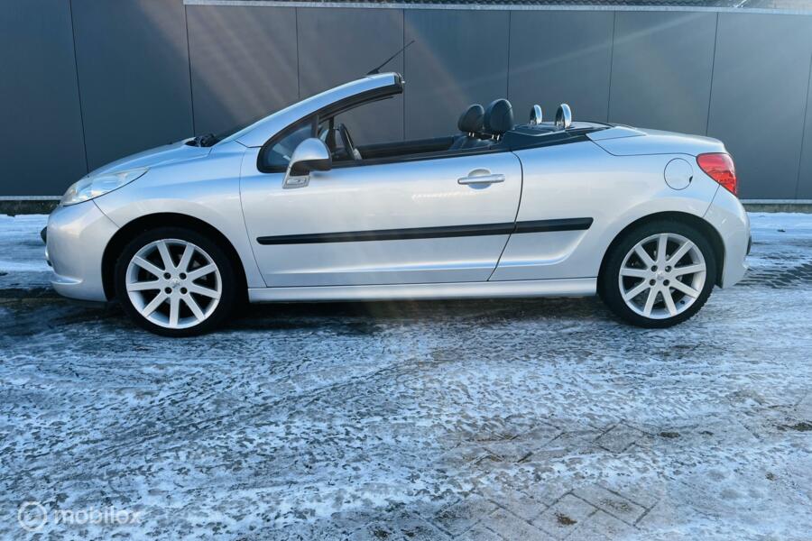 Peugeot 207 CC 1.6 VTi Féline/automaat/clima/trekhaak/17inch