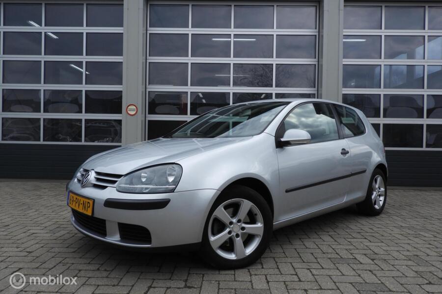 Volkswagen Golf 1.6 FSI Sportline