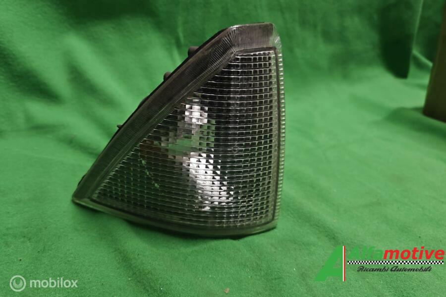 Knipperlicht voor rechts origineel rechts WIT Alfa Romeo 75 ('85-'93) 16290748