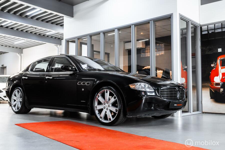 Maserati Quattroporte 4.2 ZF AUT. OPENDAK ELEK STOELEN PDC CRUISE LED BLACK& BLACK & BLACK COMPLETE HISTORIE