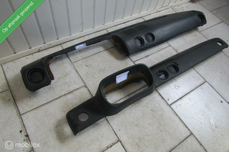 Dashboard zwart en grijs opel kadett c en opel manta b