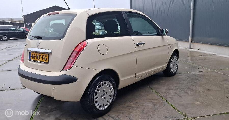 Lancia Ypsilon 1.2-16V Argento