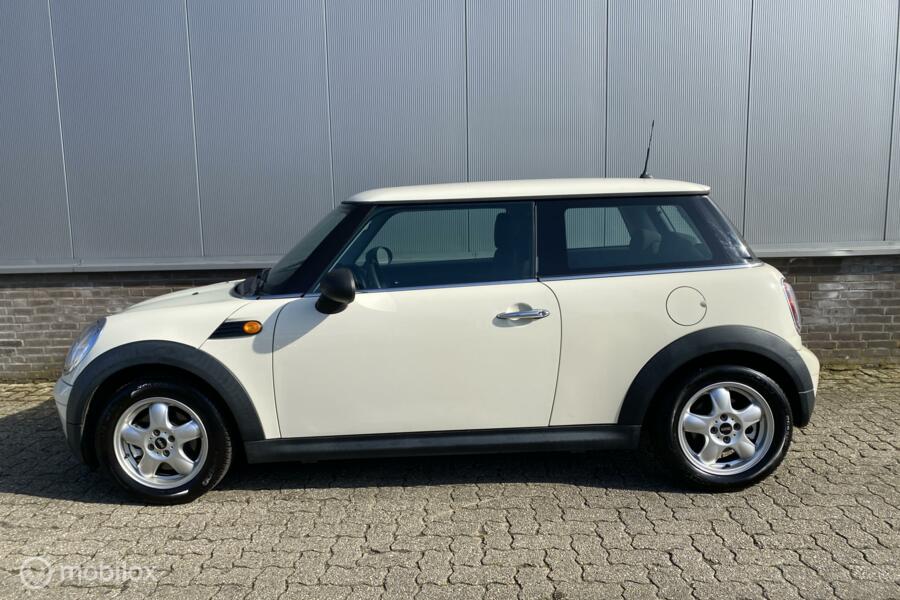 Mini Mini R56 1.4 BENZINE One  ALLEEN VOOR ONDERDELEN
