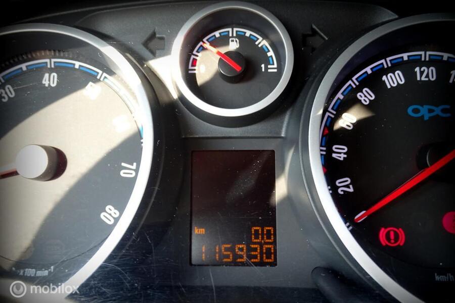 Opel Corsa 1.6-16V Turbo OPC