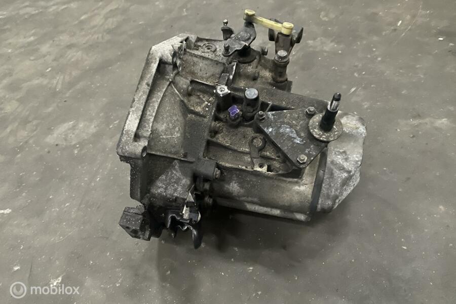 Versnellingsbak Peugeot 307 1.4-16V 20CQ15 ('01-'07)