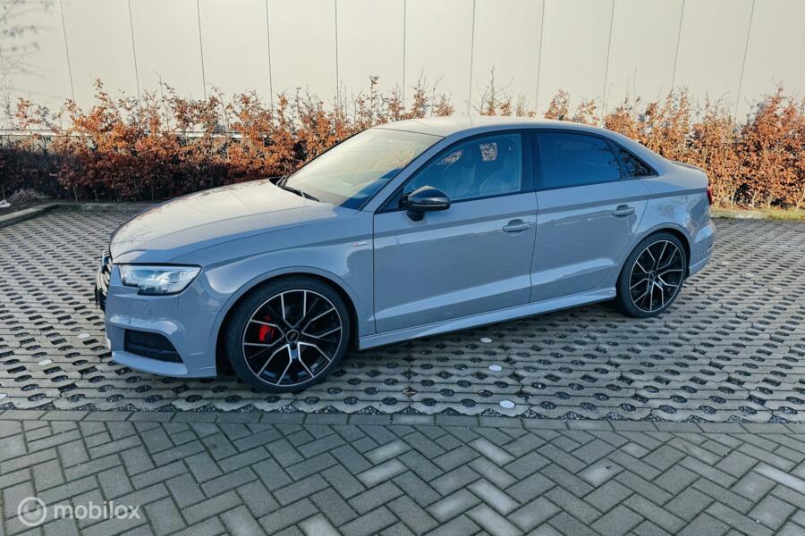Audi A3 Limousine 2.0TDI 3xSline virtueel cockpit rs stoelen