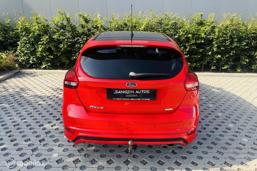 Ford Focus 1.5 Red Edition ST line Cruise 18 inch PDC Navi