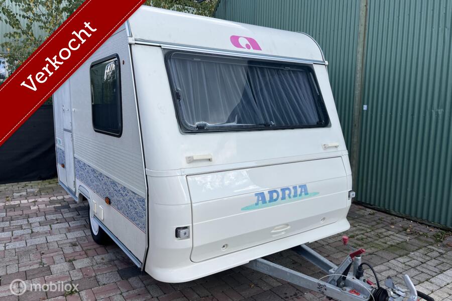 Adria 320DD Unica A  met Voortent