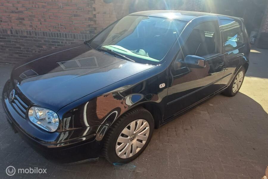 Volkswagen Golf 1.8-5V Trendline