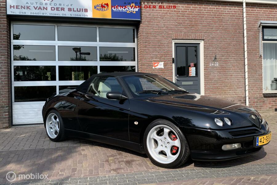 Alfa Romeo Spider 3.0-12V V6
