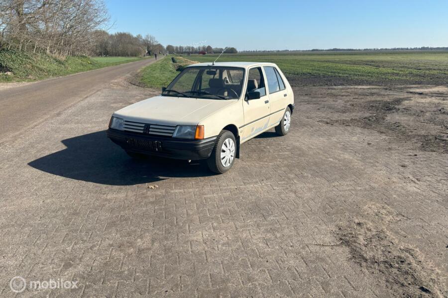Peugeot 205 741A