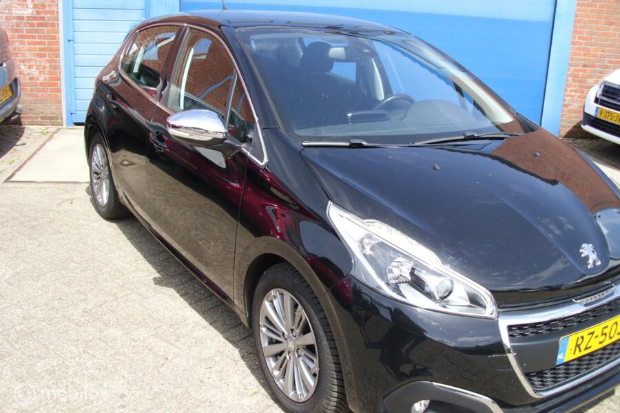 Peugeot 208 1.2  Blue Lease Executive