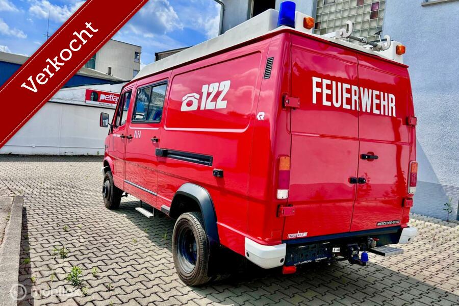 Mercedes 410  4x4      14900 km Brandweer camper