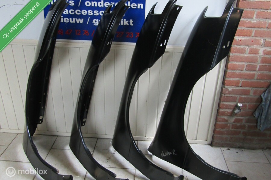 4x  rechter voorscherm spatbord Opel Vectra A bj '89 t/m '94