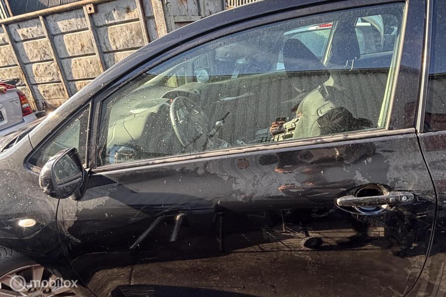 Voordeur links linksvoor zwart Toyota Auris I ('07-'12)