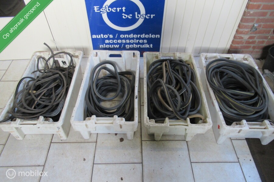 Raamrubber deurrubber Manta B + veel onderdelen op voorraad
