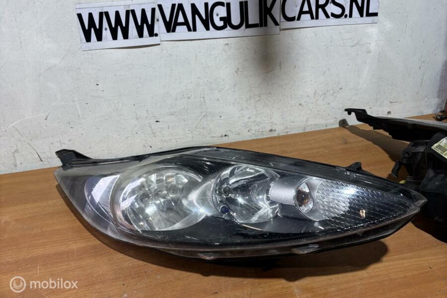Koplamp rechts Ford Fiesta VI ('08-'17)