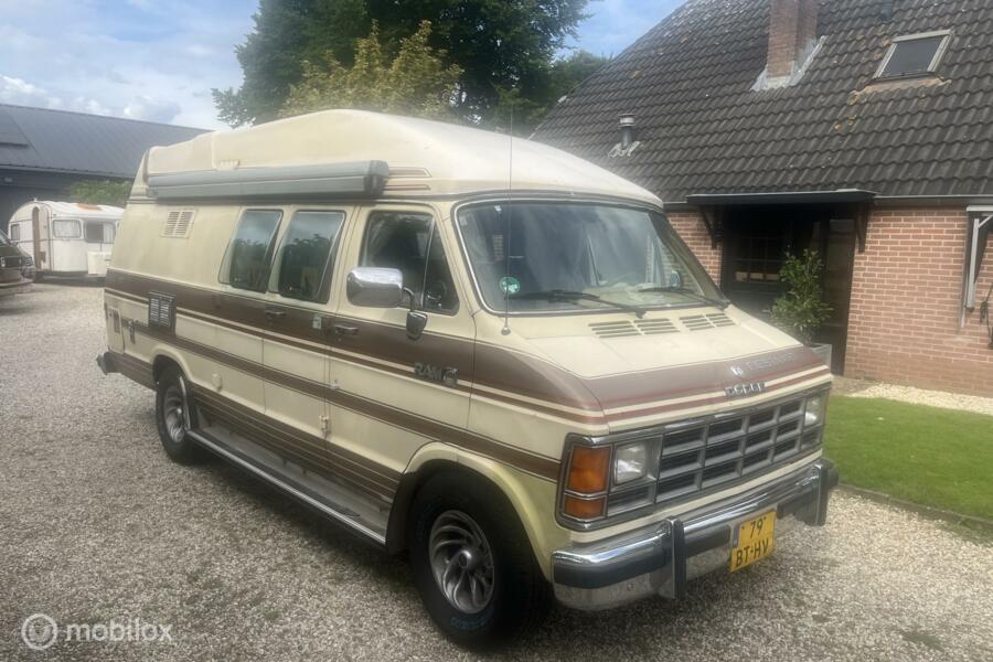 Dodge b250 fiesta camper