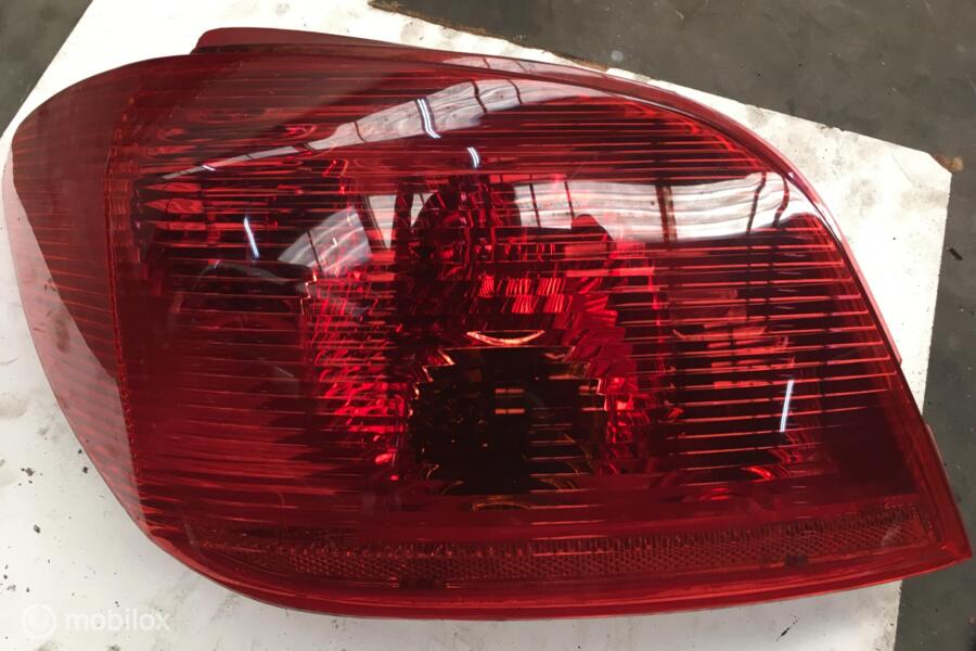Achterlicht links Peugeot 307 ('01-'07)
