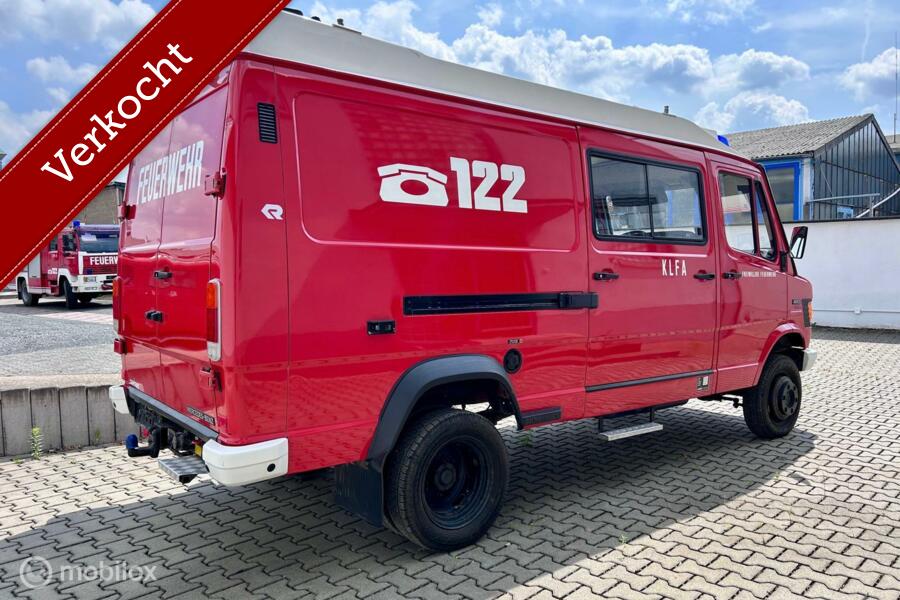 Mercedes 410  4x4      14900 km Brandweer camper
