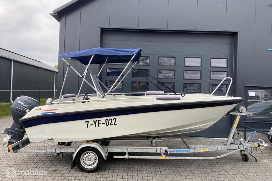Flipper 520 /Consoleboot / 30pk Yamaha van 2006/Kalf trailer