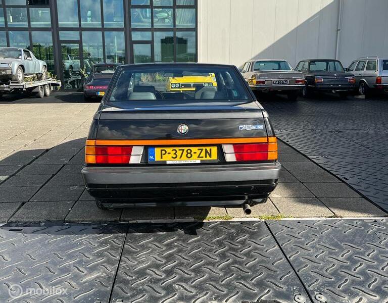 Alfa Romeo 75 3.0 V6 America