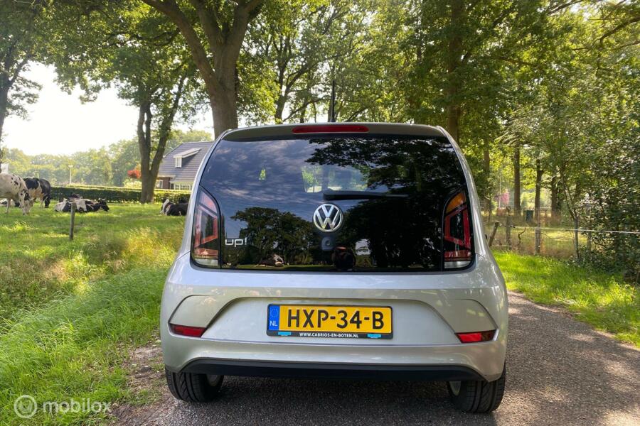 Volkswagen Up! 1.0 BMT move up! / 75 pk! /AC/ 5 drs / 84 dkm