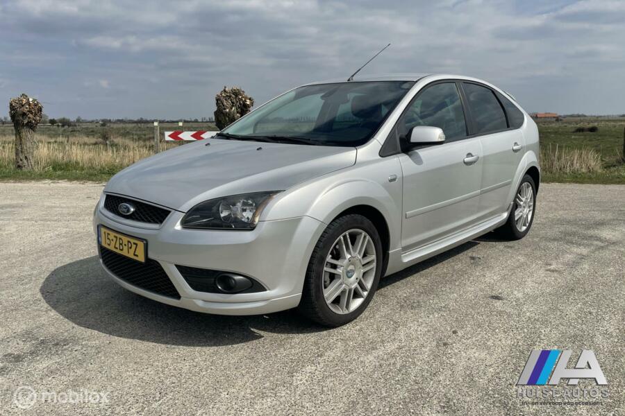 Ford Focus 2.0-16V Titanium|Sport 2007|Clima|17"|Pdc| Apk