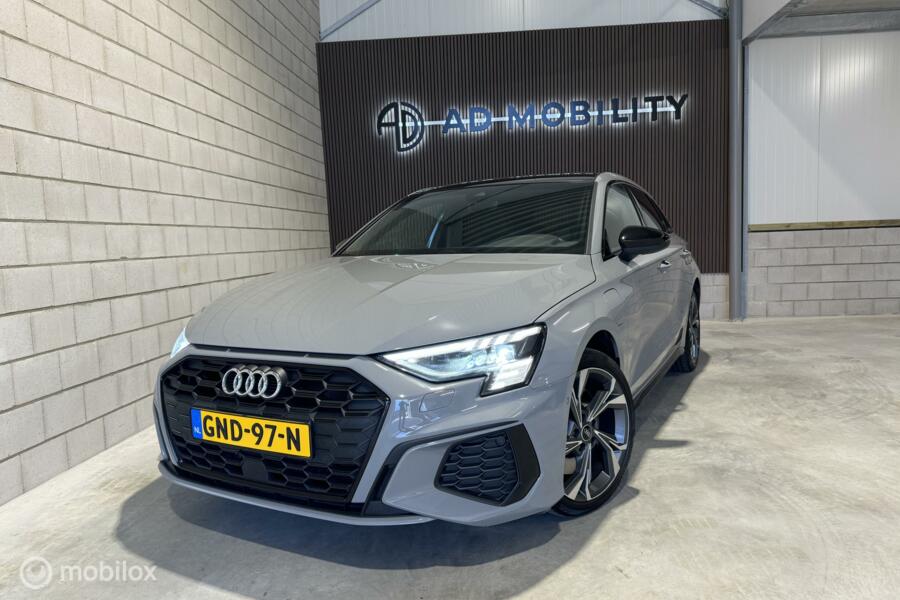 Audi A3 Sportback 45 TFSI e S edition Competition PANO, RS