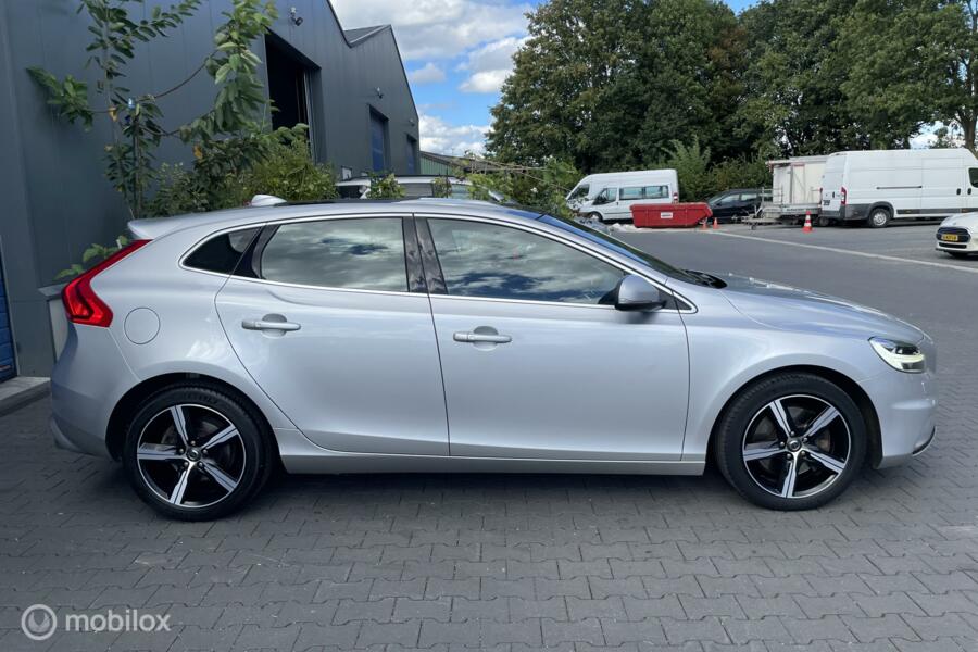 Volvo V40 1.5 T3 / Sport / R Design / 2019 / Panorama /