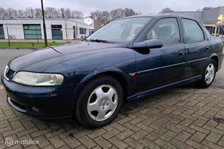 Opel Vectra 1.8-16V Sport Edition II