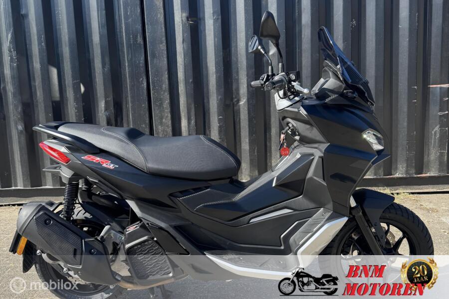 Aprilia SR GT 200