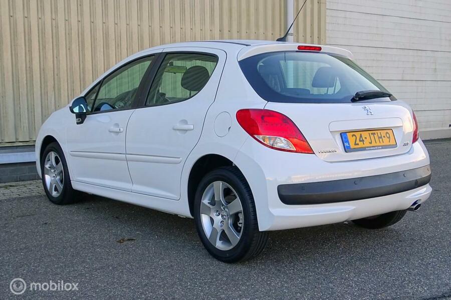 Peugeot 207 1.6 VTi Première