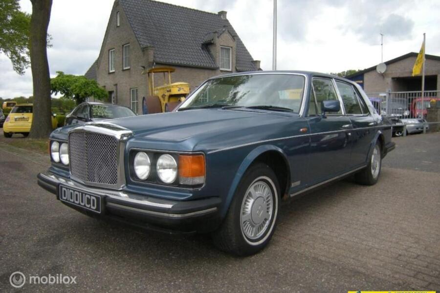 Bentley Eight saloon