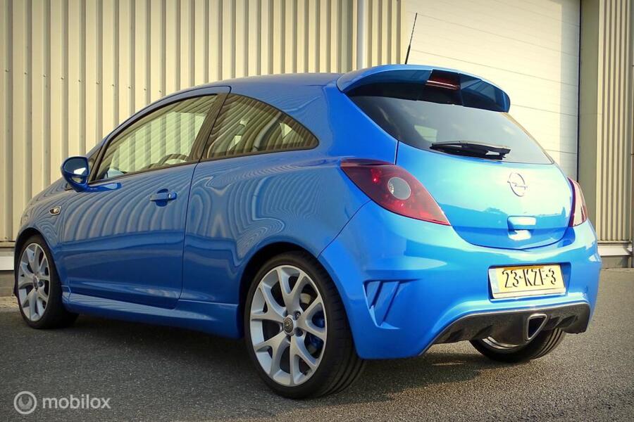 Opel Corsa 1.6-16V Turbo OPC