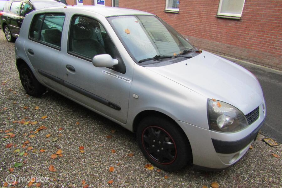 Renault Clio 1.5 dCi bj 04 Authentique Comfort in onderdelen